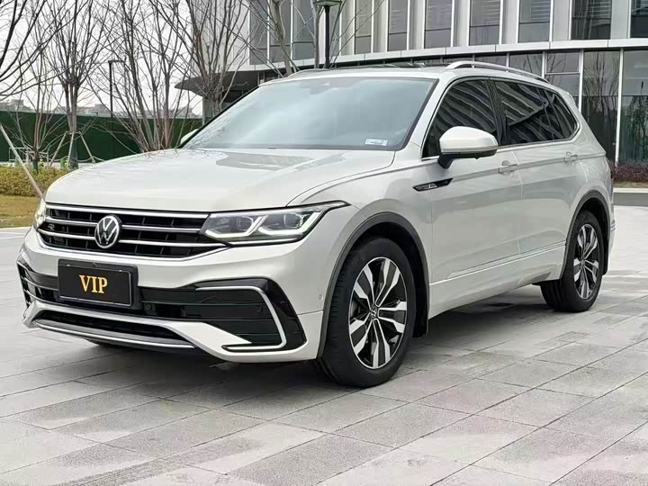 Фото 1 - Volkswagen Tiguan L Pro