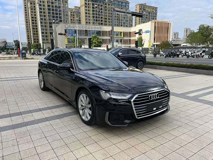 Фото 1 - Audi A6L