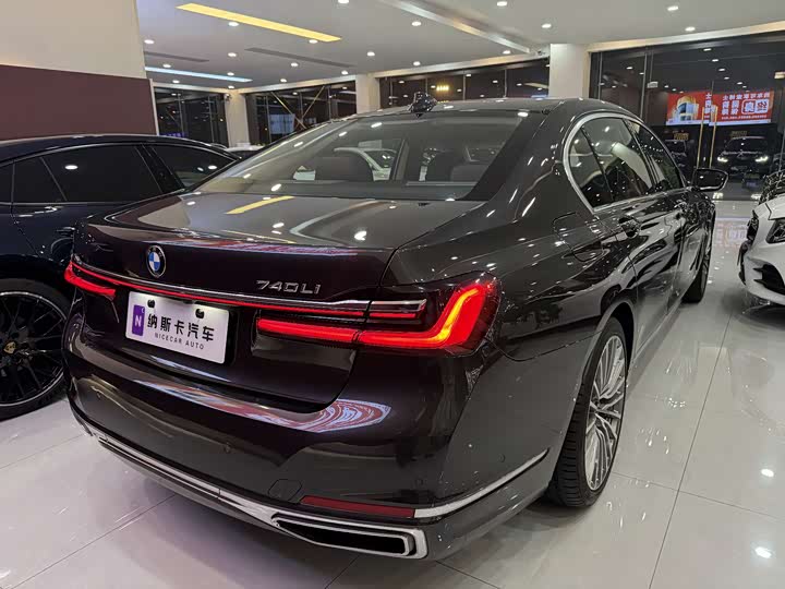 Фото 5 - BMW 7 Series