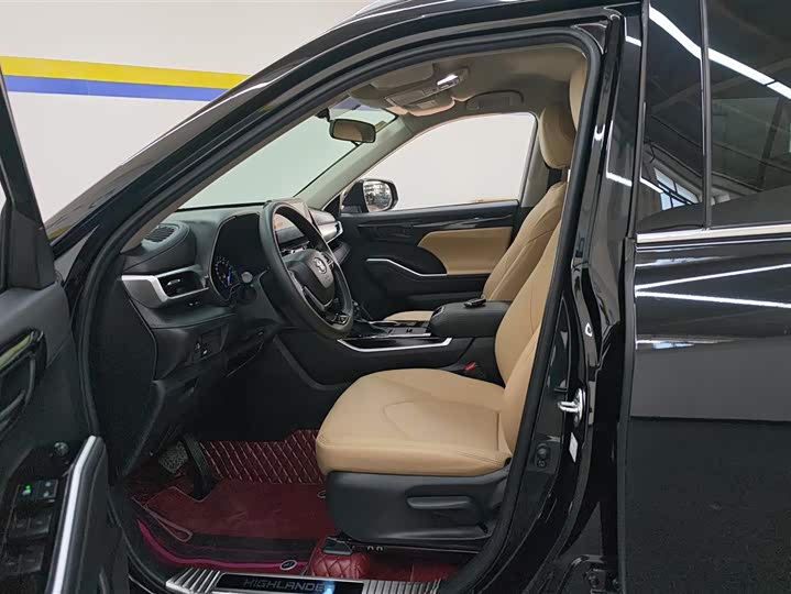 Фото 9 - Toyota Highlander