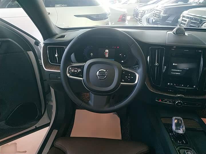 Фото 3 - Volvo XC60