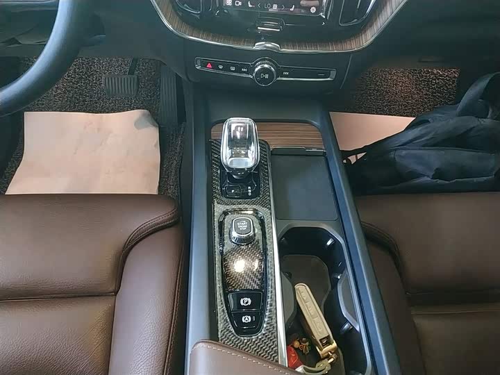 Фото 6 - Volvo XC60