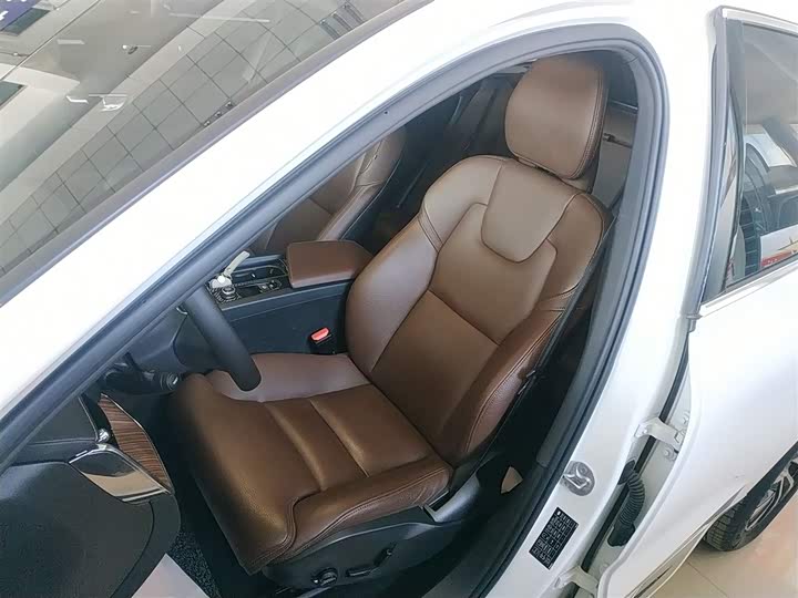 Фото 7 - Volvo XC60