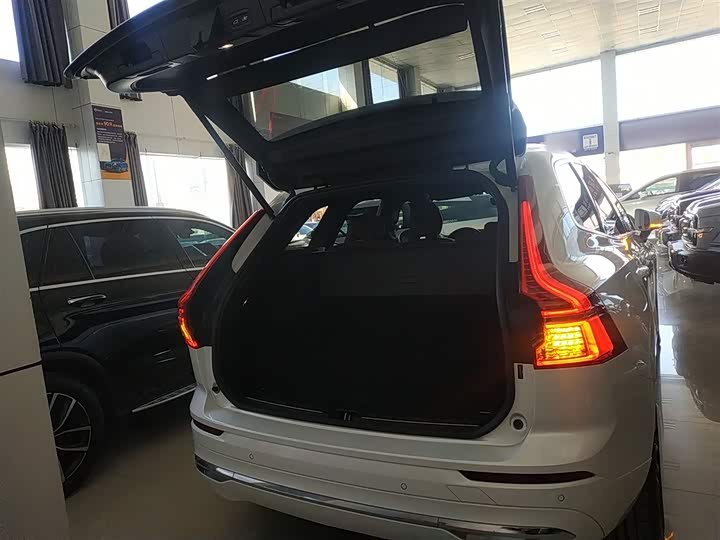 Фото 9 - Volvo XC60