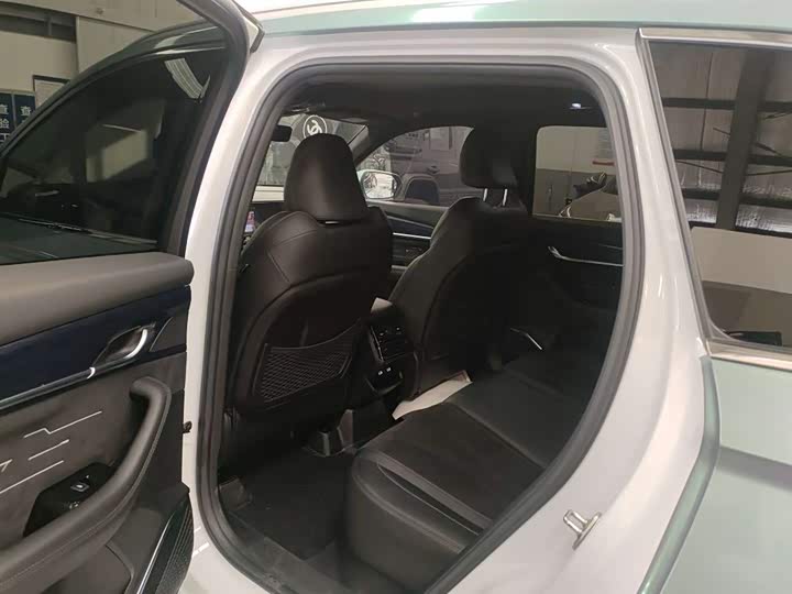 Фото 7 - Geely Monjaro