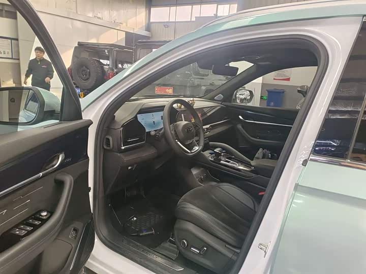 Фото 9 - Geely Monjaro