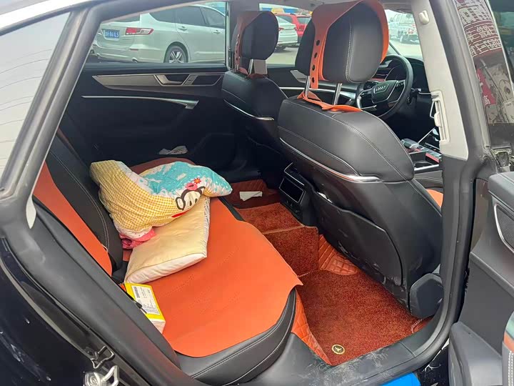 Фото 7 - Audi A7L