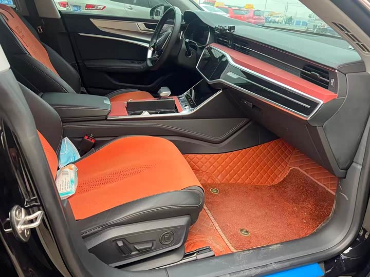 Фото 8 - Audi A7L