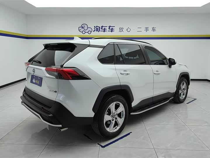 Фото 3 - Toyota RAV4