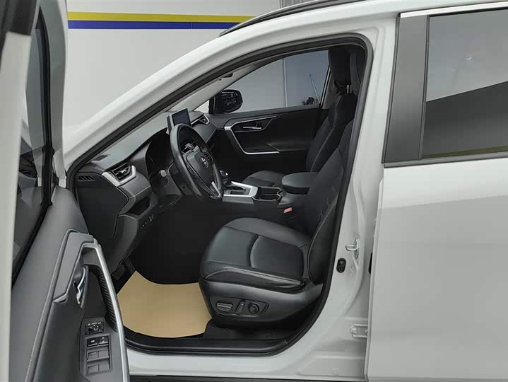 Фото 9 - Toyota RAV4