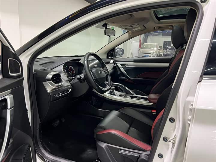 Фото 8 - Geely Coolray