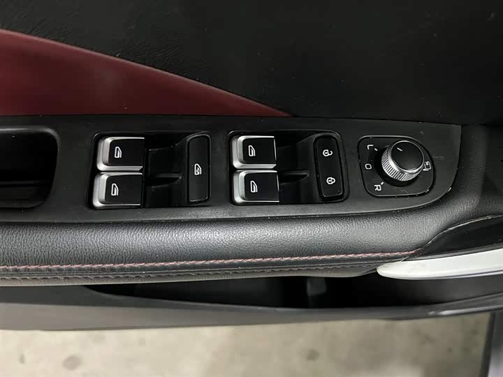 Фото 9 - Geely Coolray