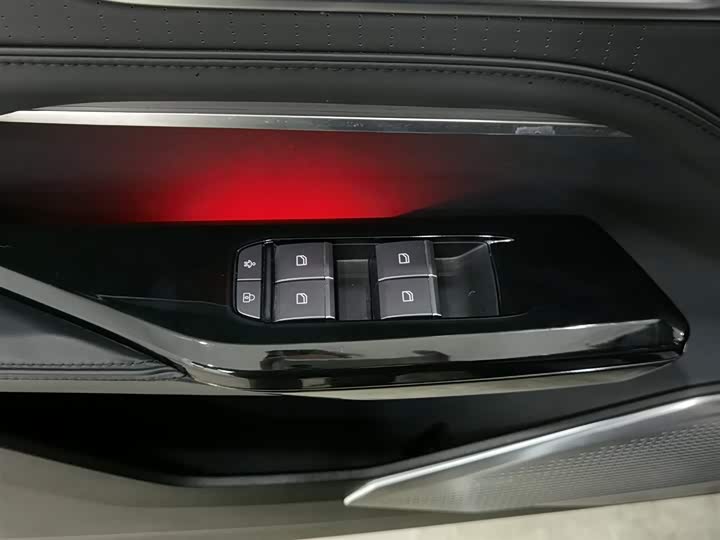 Фото 9 - HiPhi Y