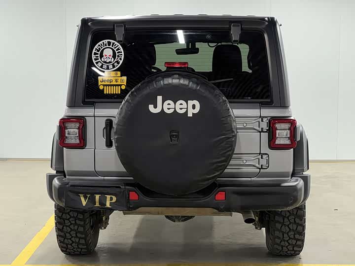 Фото 4 - Jeep Wrangler