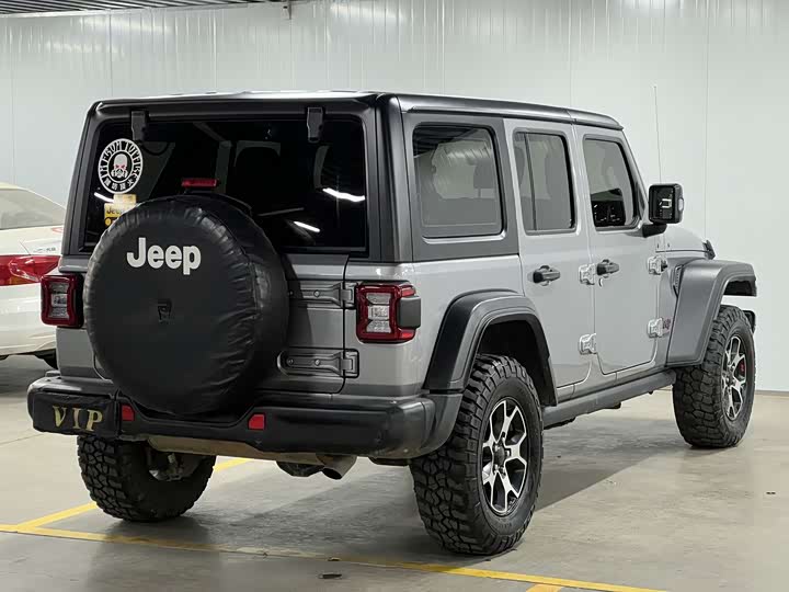 Фото 6 - Jeep Wrangler