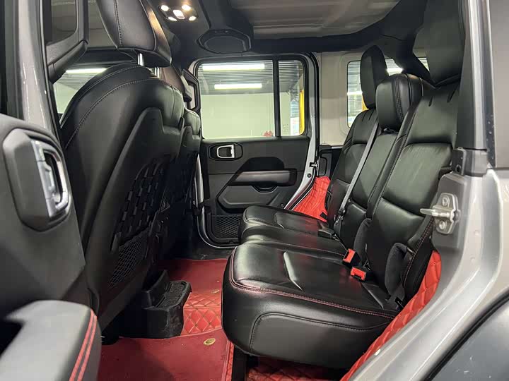 Фото 8 - Jeep Wrangler