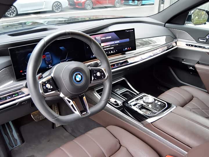 Фото 2 - BMW i7