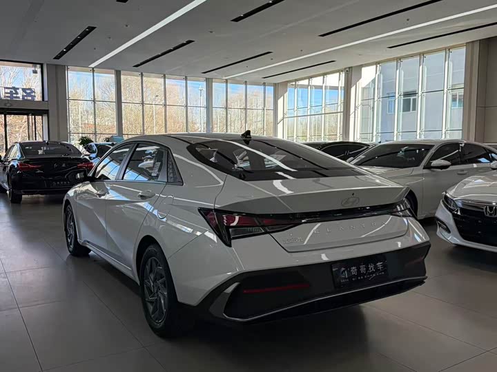 Фото 5 - Hyundai Elantra N line