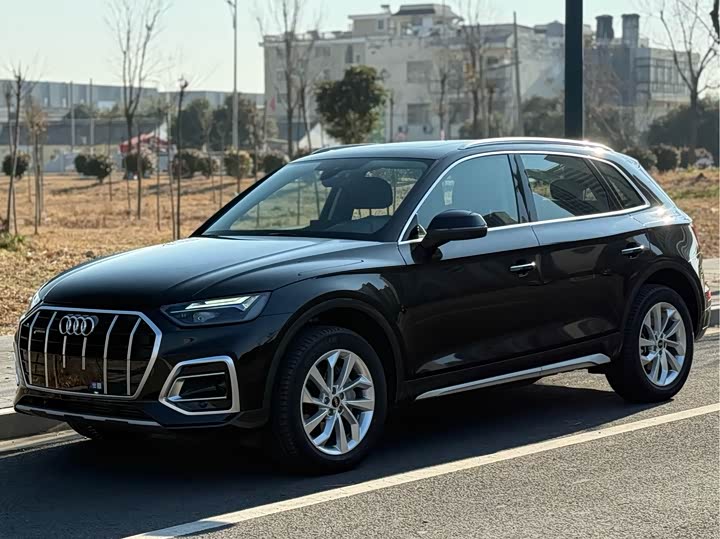 Фото 1 - Audi Q5L