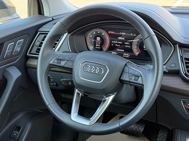 Фото 8 - Audi Q5L
