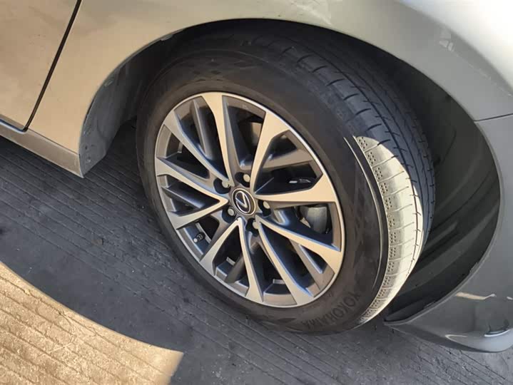 Фото 6 - Lexus ES