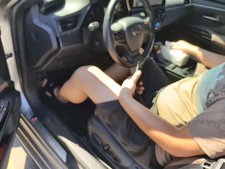 Фото 9 - Lexus ES