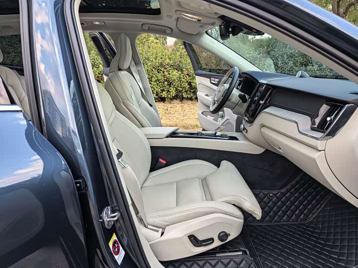 Фото 7 - Volvo XC60 Hybrid