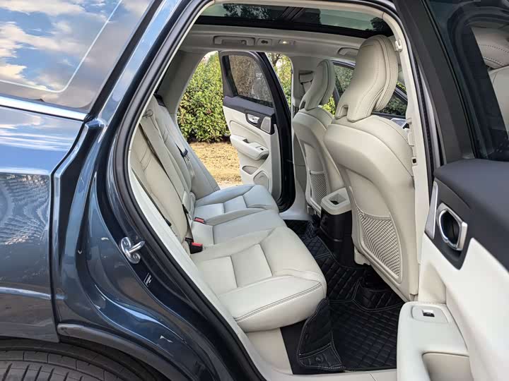 Фото 8 - Volvo XC60 Hybrid