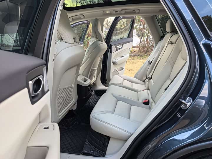 Фото 9 - Volvo XC60 Hybrid