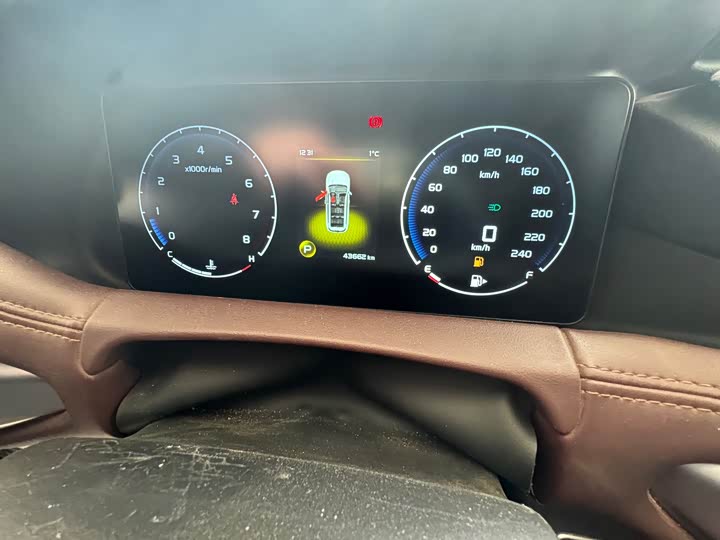 Фото 7 - Geely Okavango