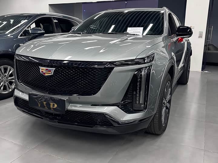 Фото 1 - Cadillac XT5