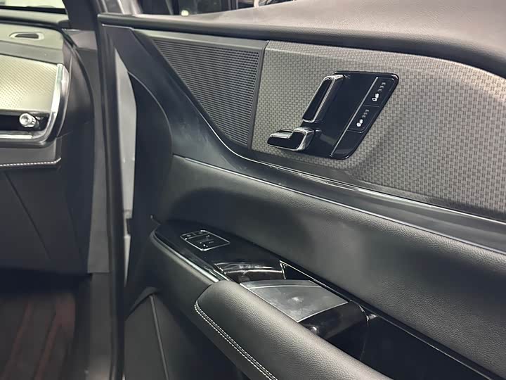 Фото 5 - Cadillac XT5