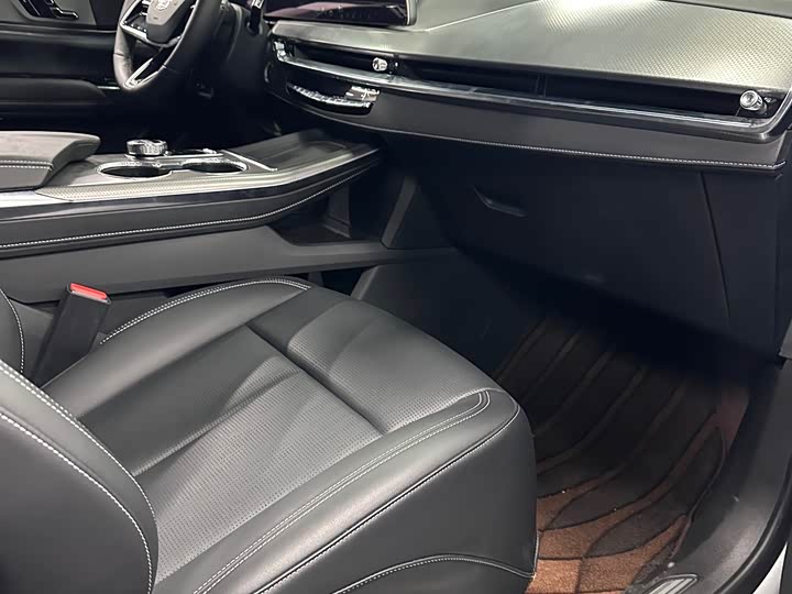 Фото 6 - Cadillac XT5