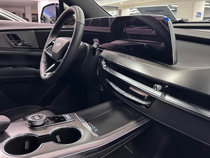 Фото 7 - Cadillac XT5