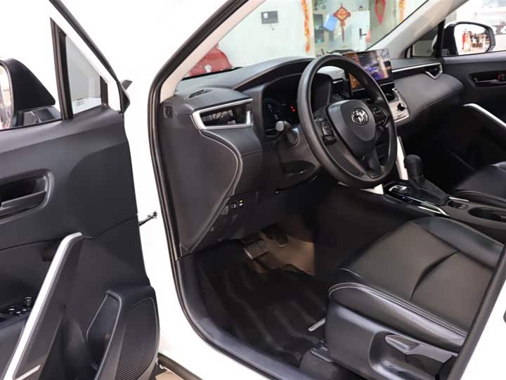 Фото 8 - Toyota Corolla Cross