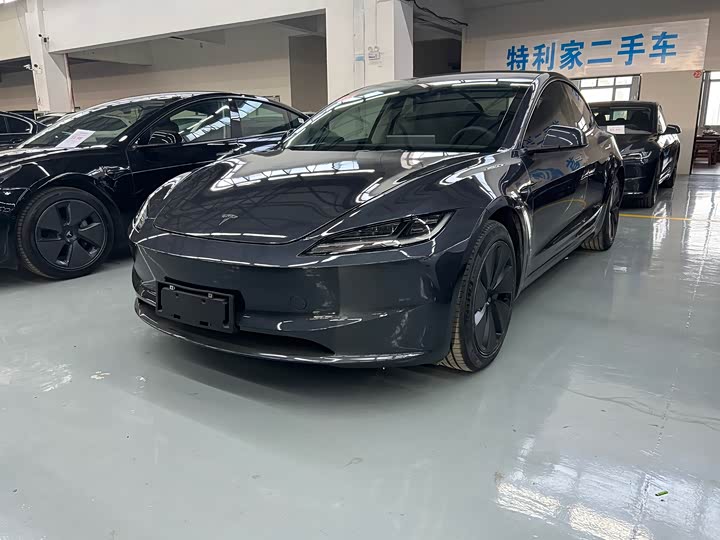 Фото 1 - Tesla Model 3