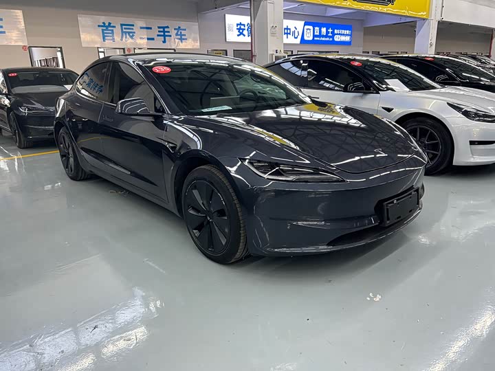 Фото 3 - Tesla Model 3