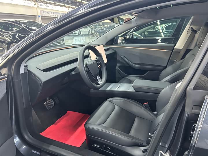 Фото 4 - Tesla Model 3