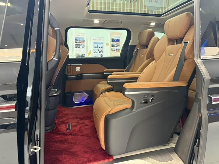 Фото 9 - Hongqi HQ9 Hybrid