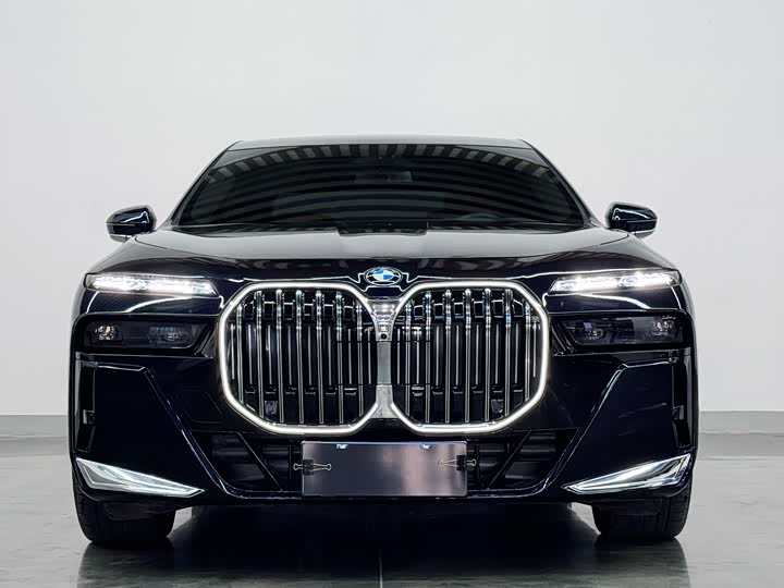 Фото 2 - BMW 7 Series