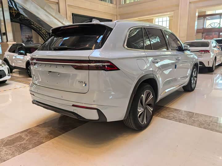 Фото 4 - Geely Monjaro