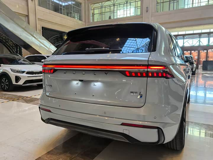 Фото 8 - Geely Monjaro