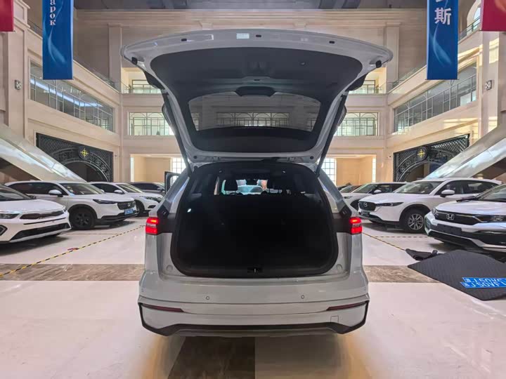 Фото 9 - Geely Monjaro