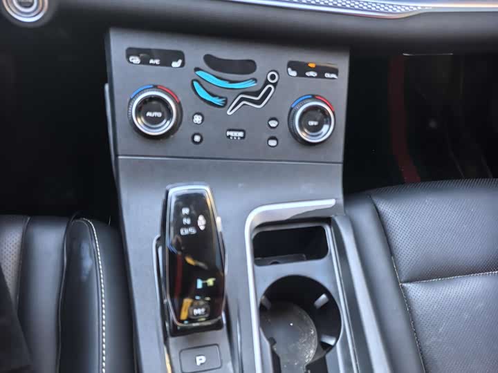 Фото 9 - Bestune B70