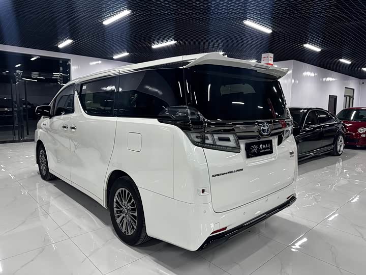 Фото 5 - Toyota Vellfire