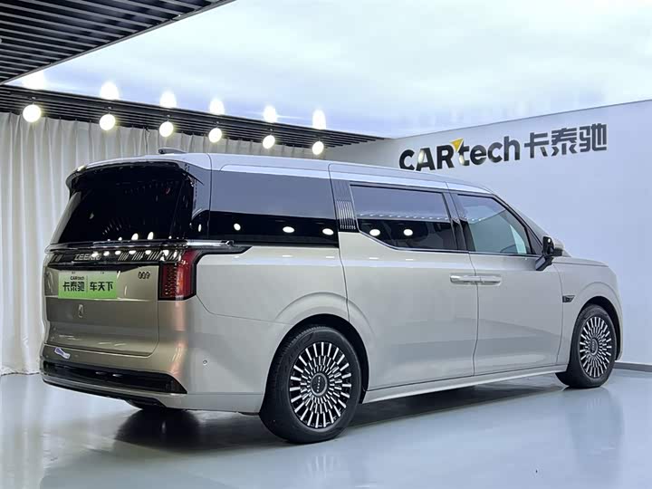 Фото 3 - Zeekr 009