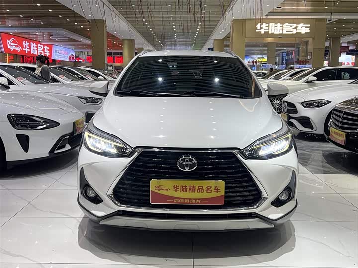 Фото 2 - Toyota Yaris L Hatchback