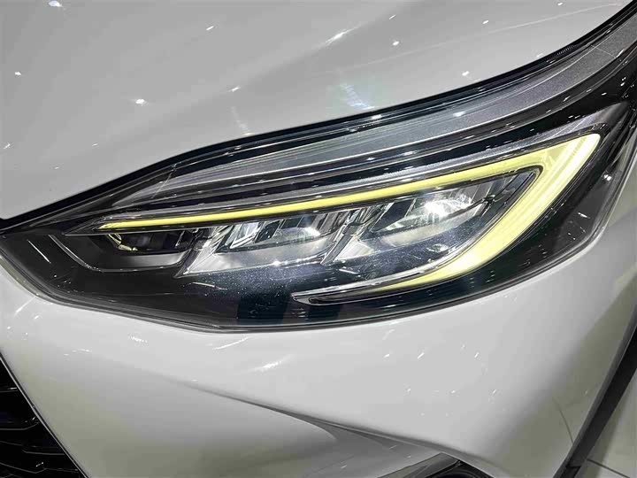 Фото 7 - Toyota Yaris L Hatchback