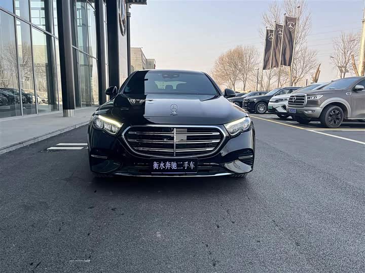 Фото 3 - Mercedes-Benz E-Class