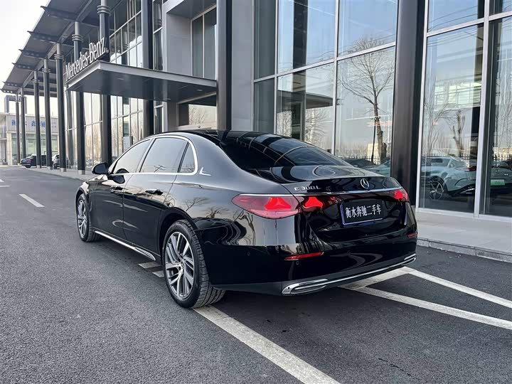 Фото 4 - Mercedes-Benz E-Class